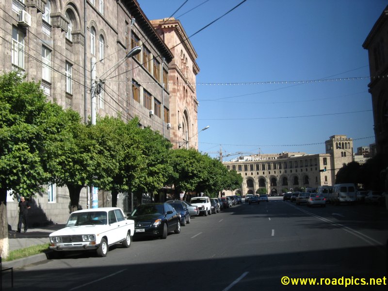 003_083_ARM_Yerevan_Tigran_Metz_Avenue.jpg