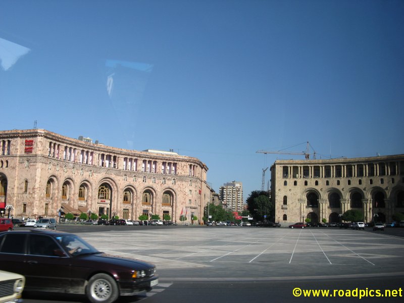 004_083_ARM_Yerevan_Republic_Square.jpg